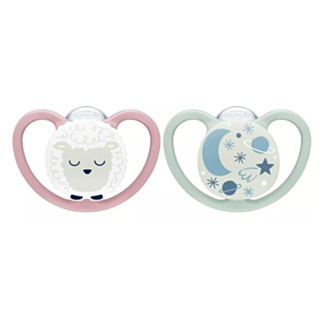 НУК ЗАЛЪГАЛКА SPACE/NIGHT СИЛИКОН 6-18М 2БР+КУТИЯ ОВЦА 10736933