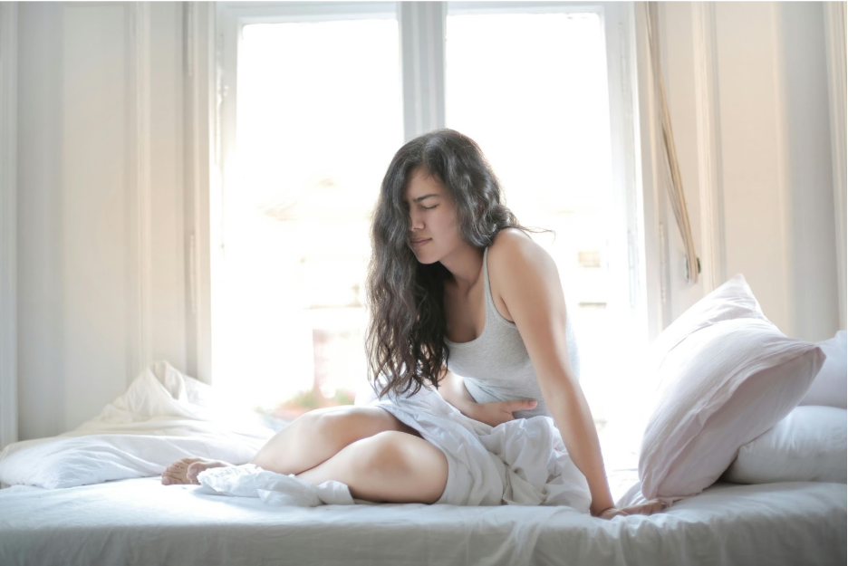 Жена с болки в корема 