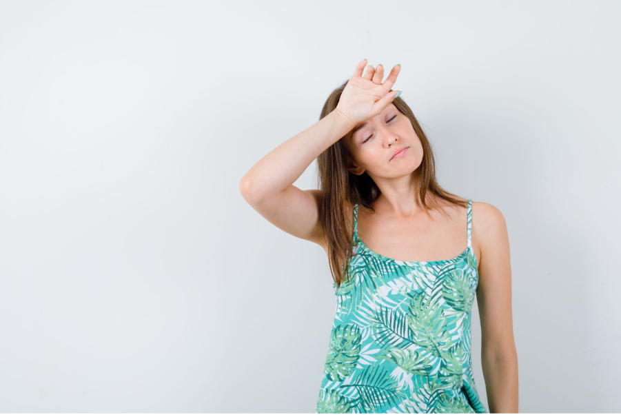 Жена с признаци на лятна умора