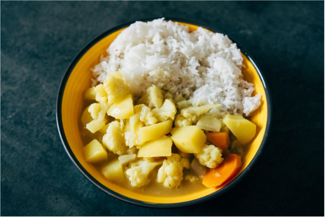 Чиния с храни, подходящи при чревен вирус