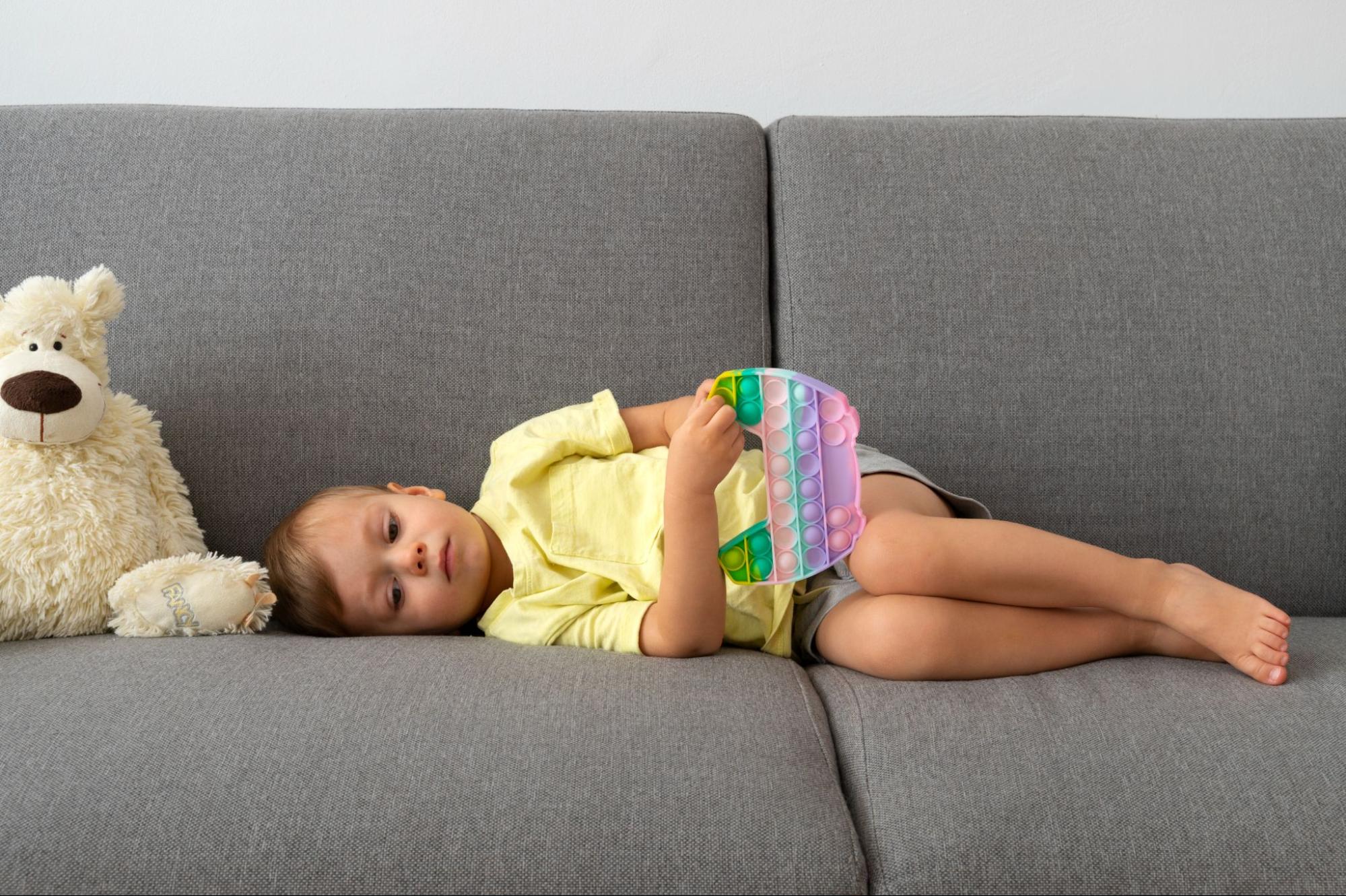 Дете с леки болки в корема след инфекция с ротавирус